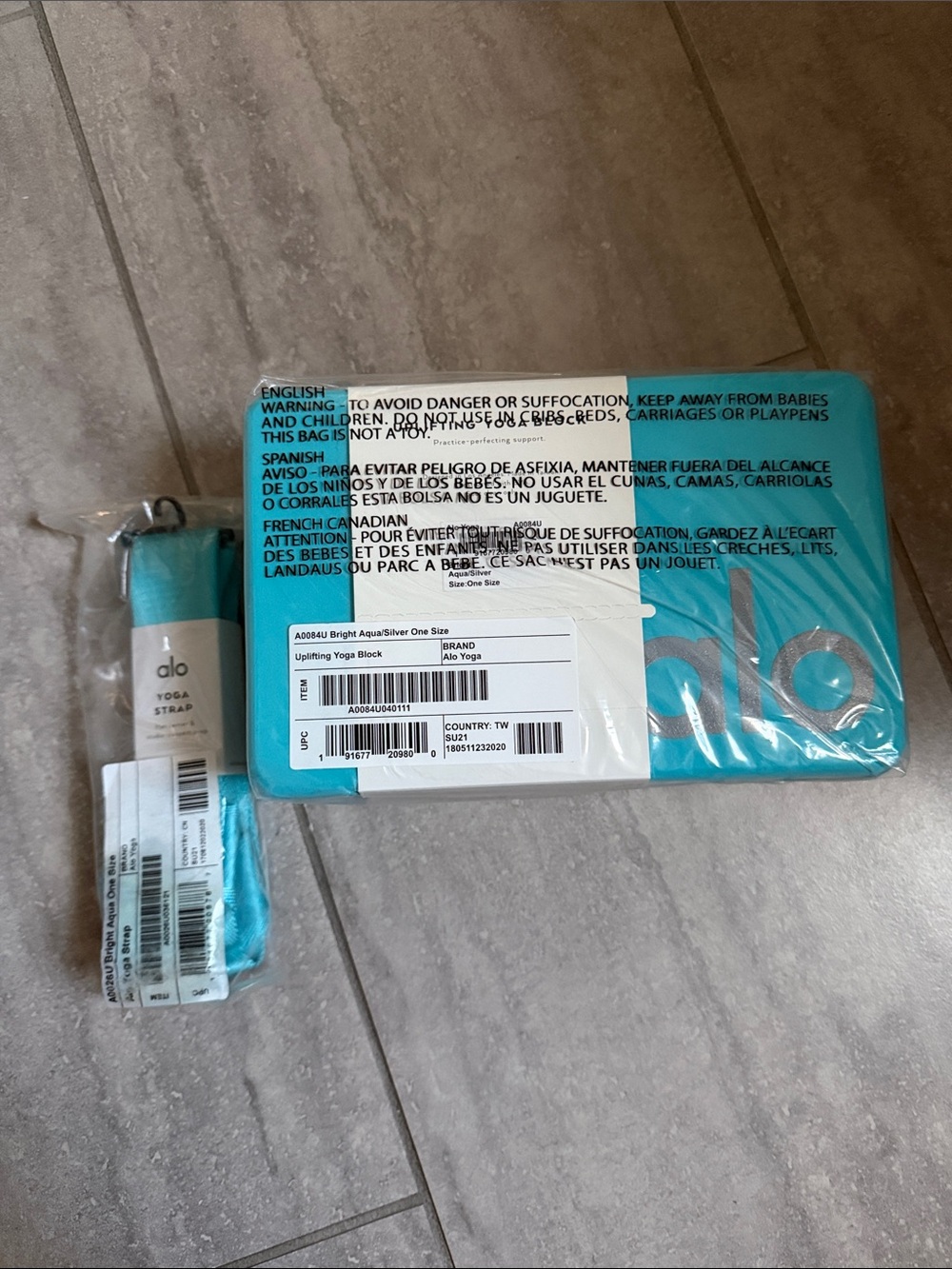 ALO YOGA BLOCK AND STRAP BUNDLE IN BRIGHT AQUA